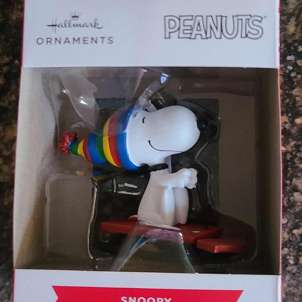 HALLMARK SNOOPY ORNAMENT 2021